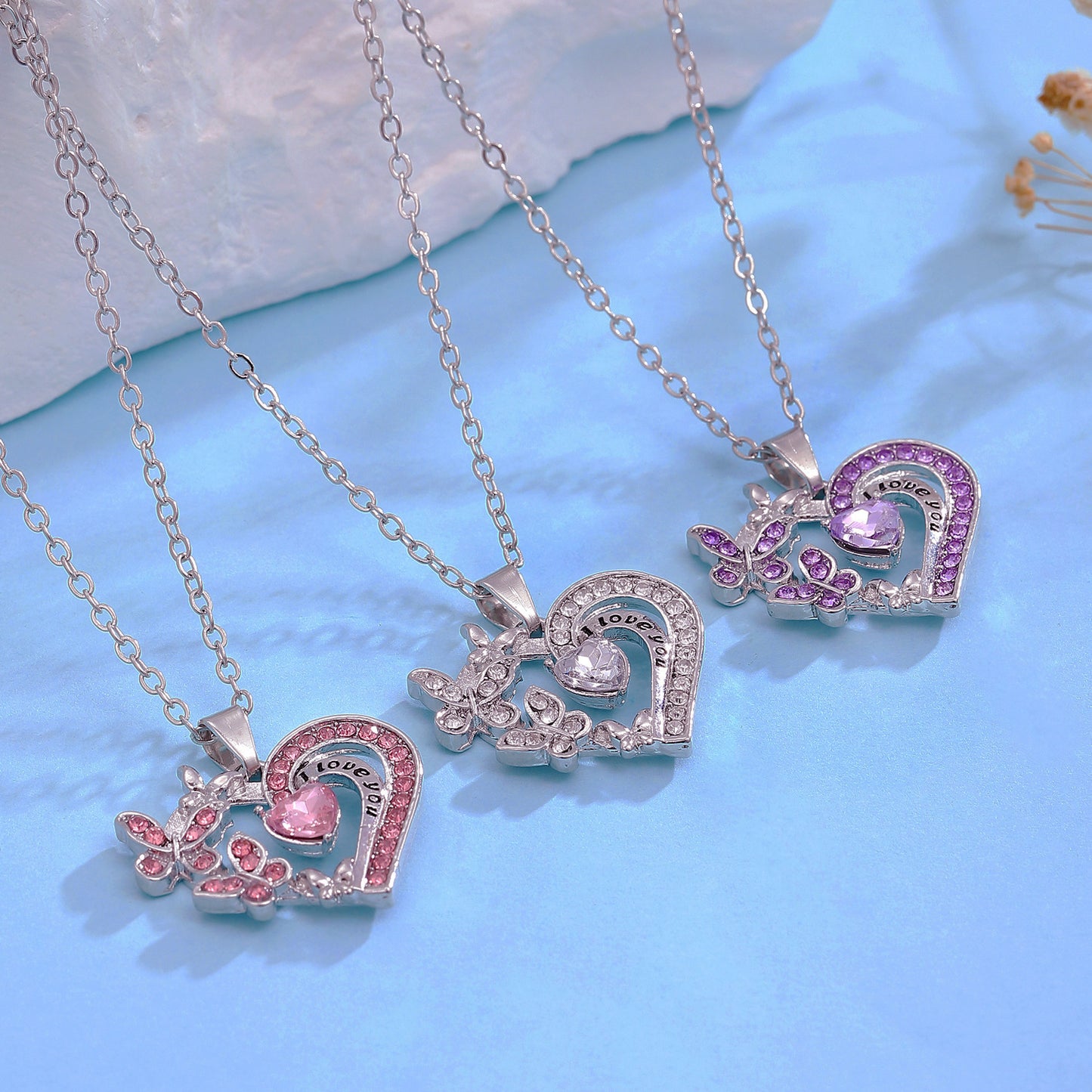 "Ins Butterfly Love Necklace With Rhinestones – Fashion Hollow Heart-shaped Pendant Clavicle Chain for Valentine's Day"