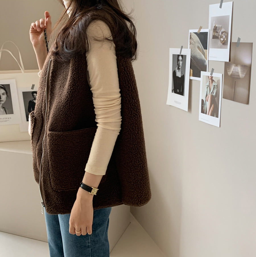 "Women's Lamb Wool Vest Jacket – Cozy & Chic Layering Essential for Fall & Winter"