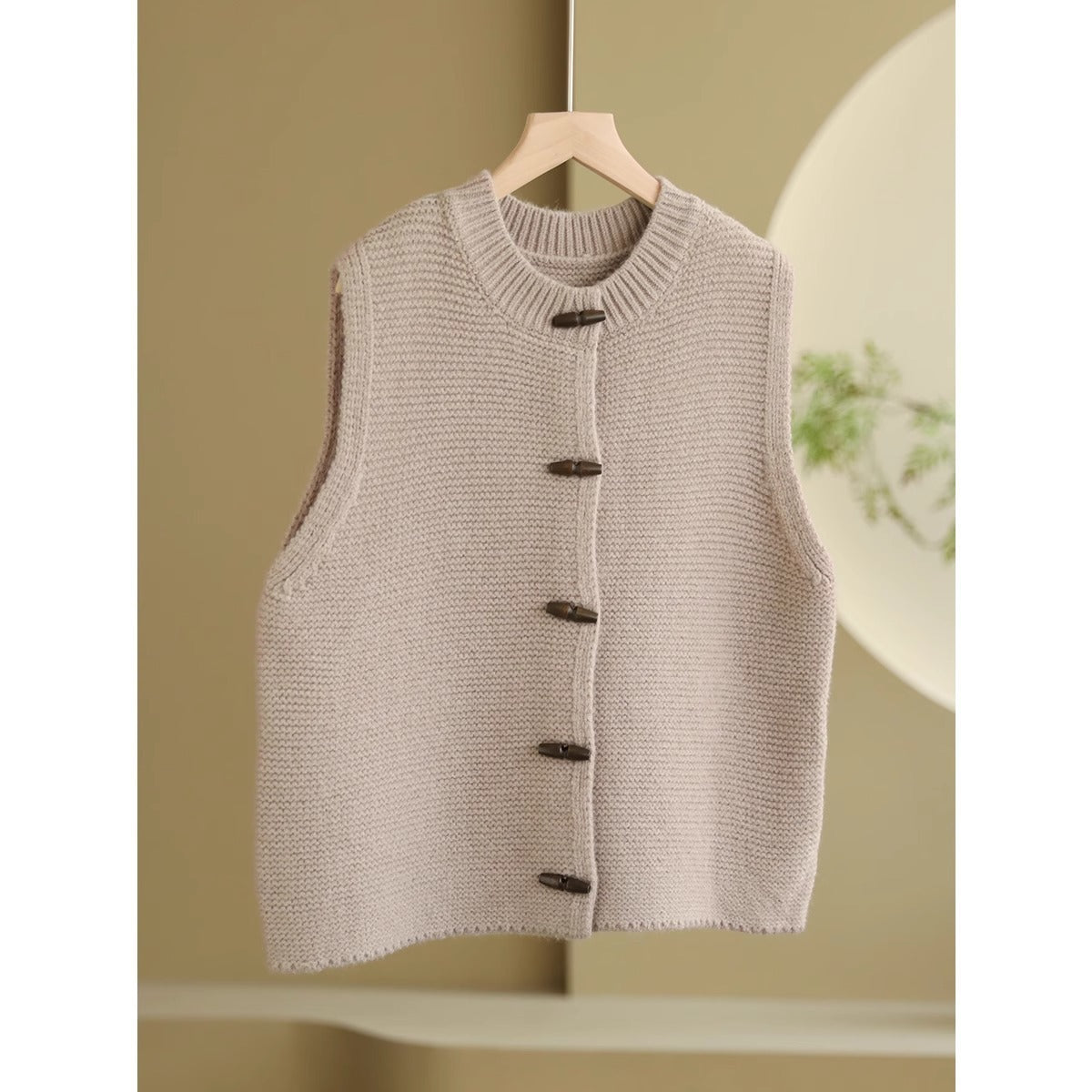 "Women's Sleeveless Round Neck Horn Button Top – Casual Chic Style for All Seasons"