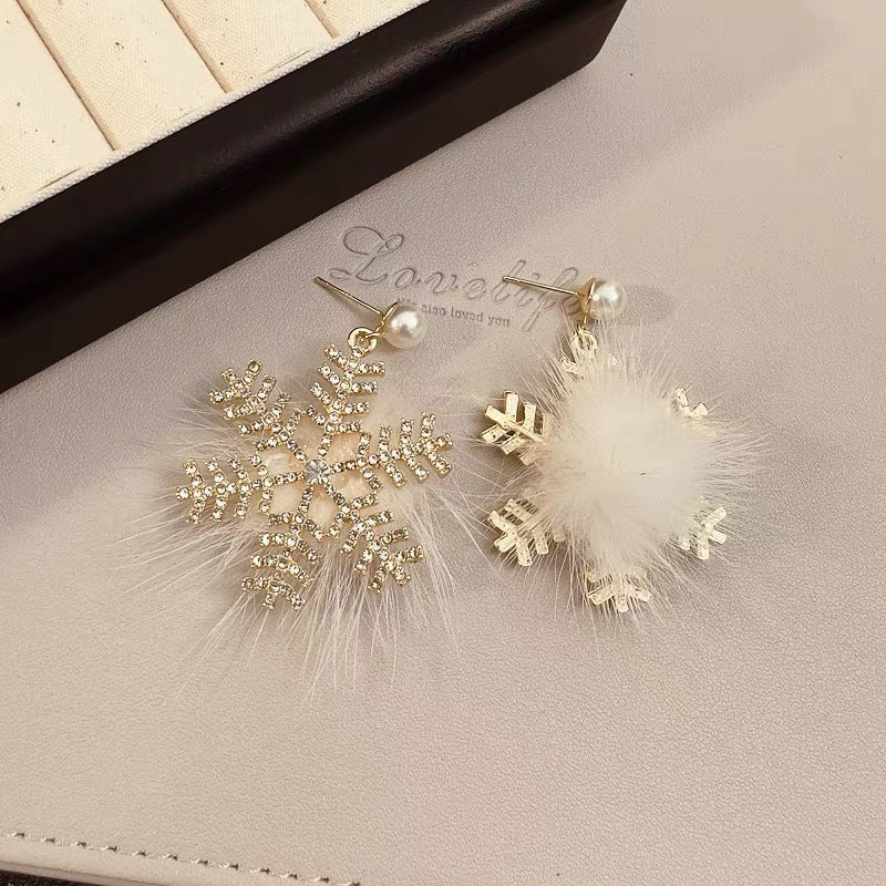 "Christmas Snowflake Earrings – Full Diamond Pearl Plush Women's Earrings"