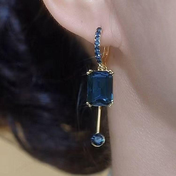 "Blue Square Crystal Earrings – Unique & Elegant Special-Interest Design"