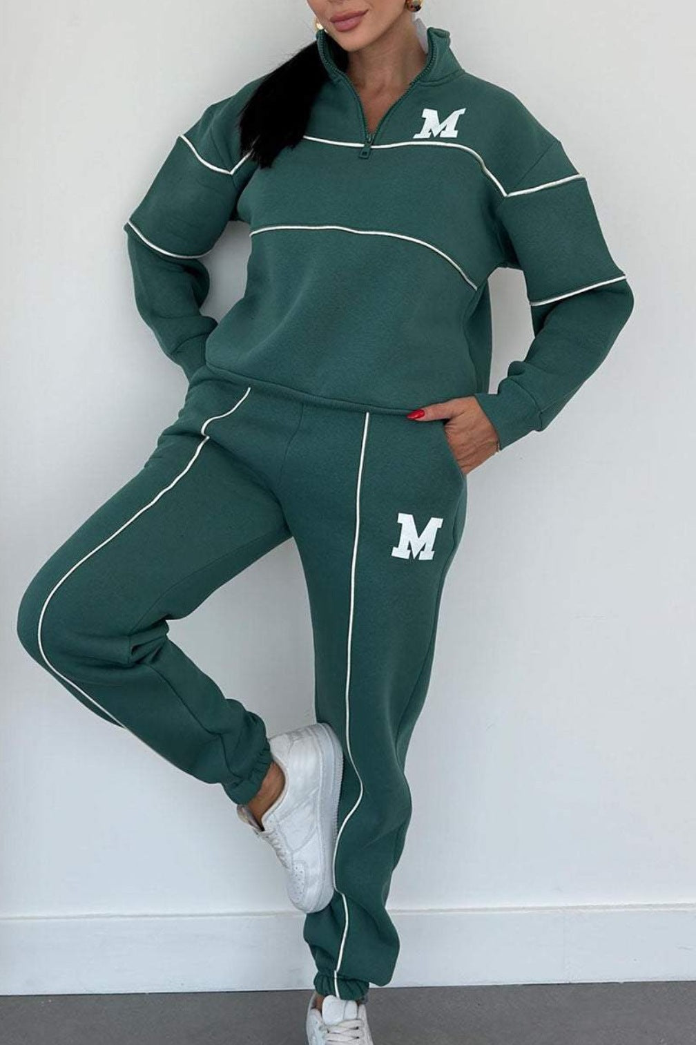 "Women's 2-Piece Lounge Set – Hoodless Pullover Sweatshirt and Baggy Sweatpants with Pockets"