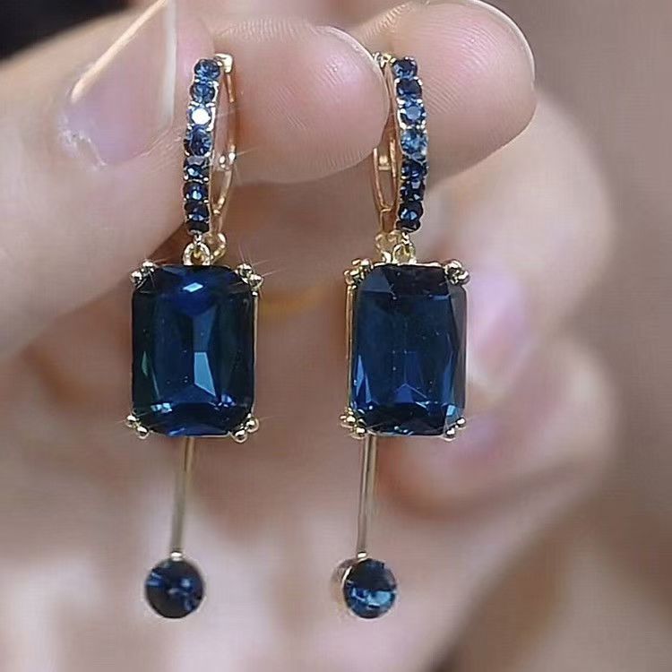 "Blue Square Crystal Earrings – Unique & Elegant Special-Interest Design"