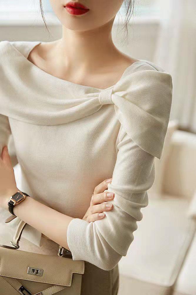 "Women's Diagonal Collar Long-Sleeved Sweater – Elegant Asymmetrical Knitwear"