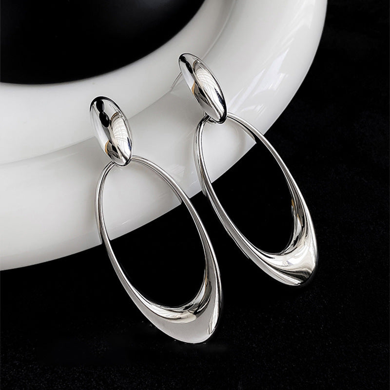 "Silver Needle Round Ring Oval Face Slim Earrings – 2025 New Trendy Korean Heavy Work Ear Studs"