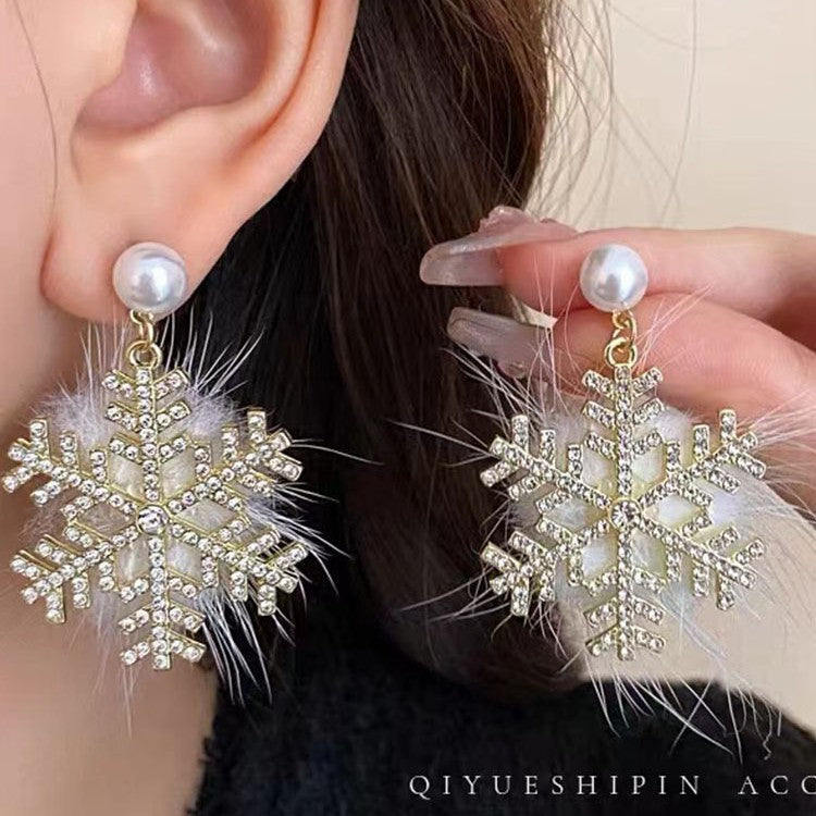 "Christmas Snowflake Earrings – Full Diamond Pearl Plush Women's Earrings"