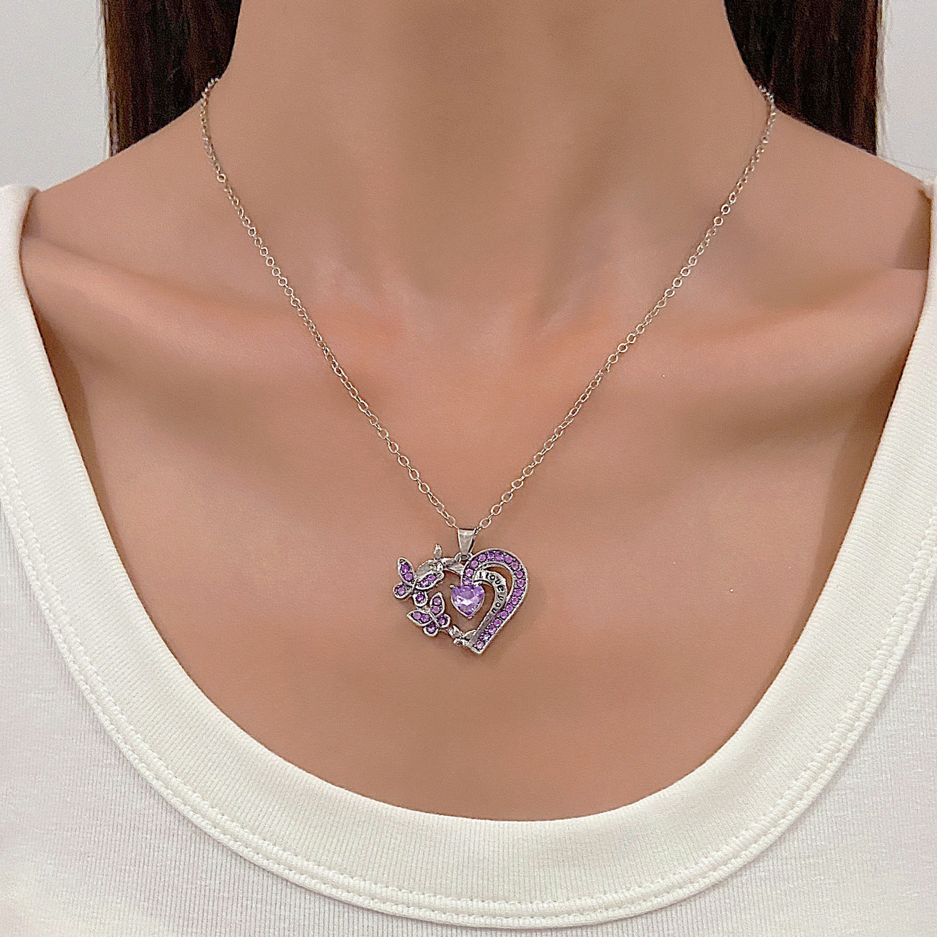 "Ins Butterfly Love Necklace With Rhinestones – Fashion Hollow Heart-shaped Pendant Clavicle Chain for Valentine's Day"