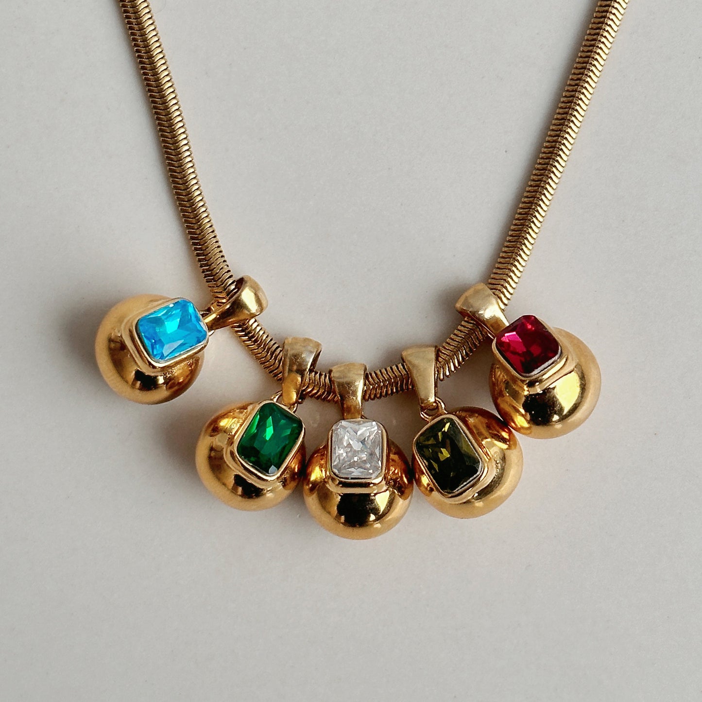 "Zircon Pendant Necklace – High Color Retention Furnace Vacuum Plating 18K Gold Jewelry"