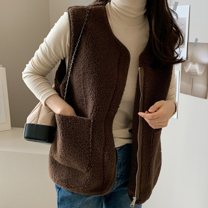 "Women's Lamb Wool Vest Jacket – Cozy & Chic Layering Essential for Fall & Winter"