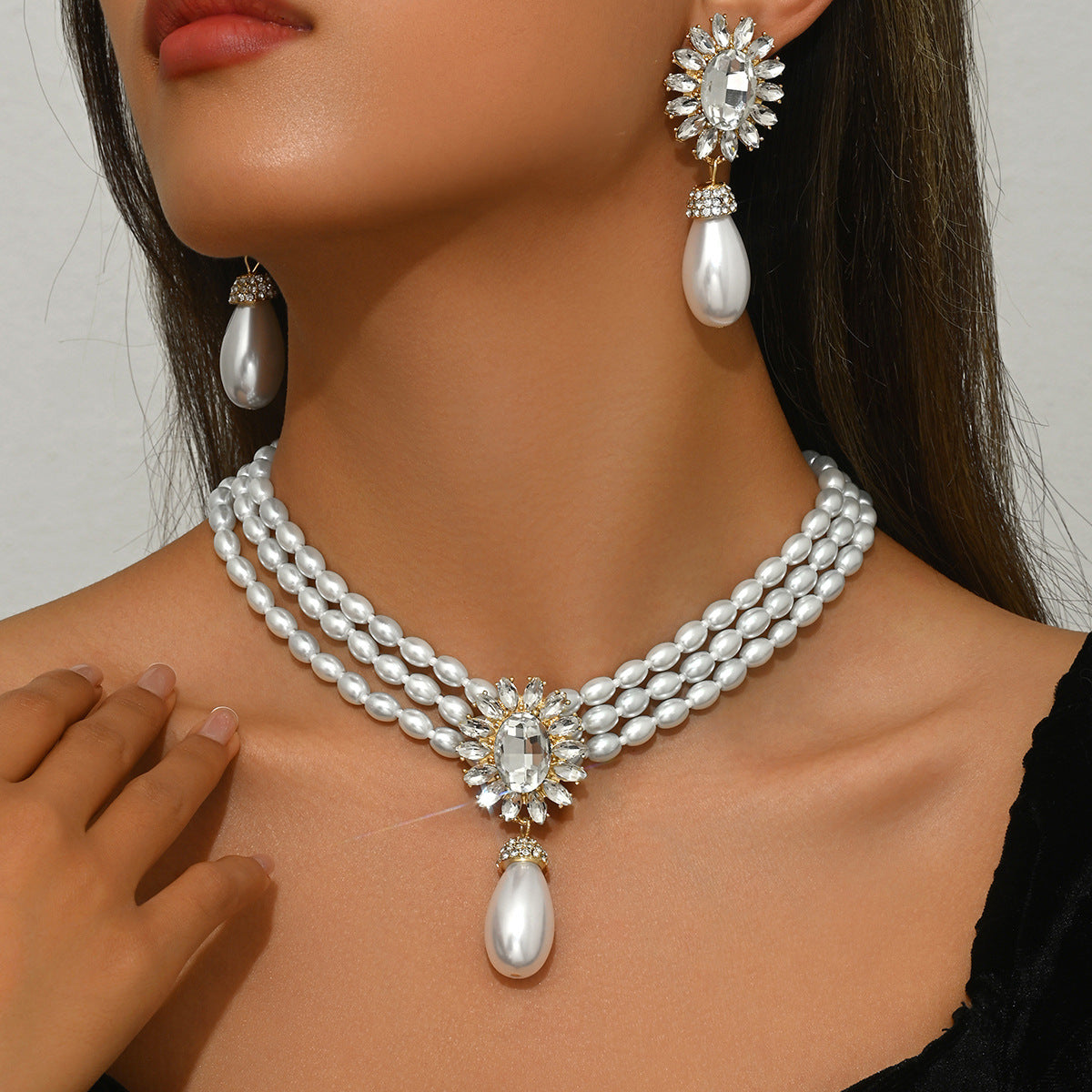 "Geometric Women's Pearl Necklace and Earrings Suite – Elegant Jewelry Set for Every Occasion"