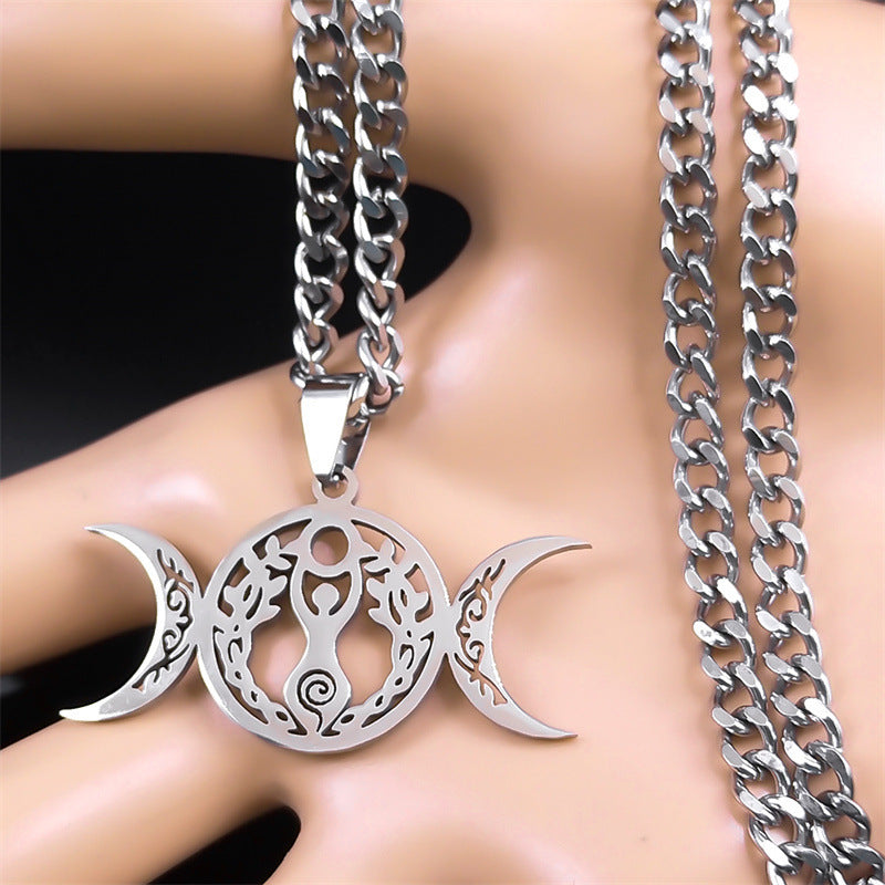 "Triple Moon Celtic Knot Pendant – Stylish Clavicle Necklace for Timeless Elegance"