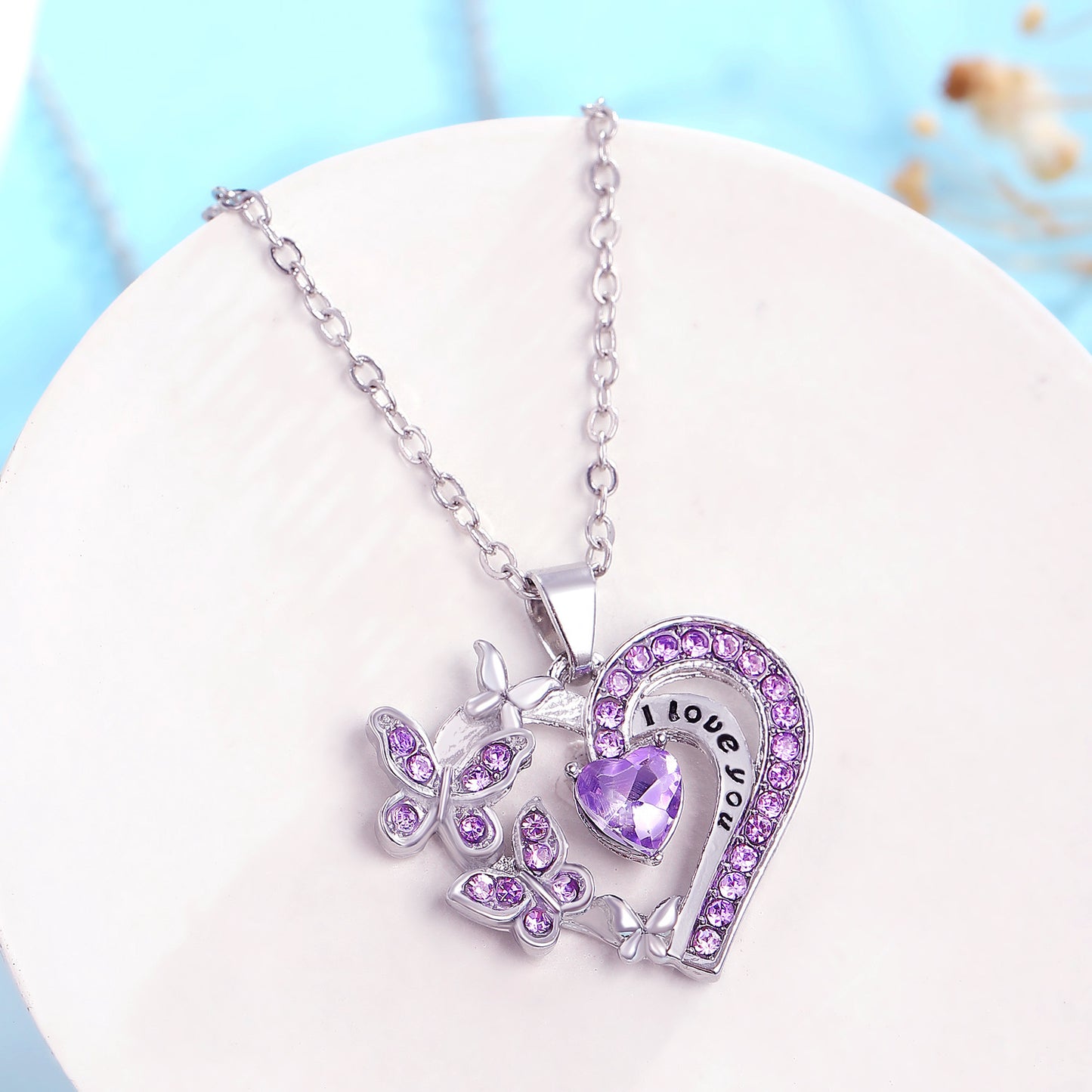 "Ins Butterfly Love Necklace With Rhinestones – Fashion Hollow Heart-shaped Pendant Clavicle Chain for Valentine's Day"