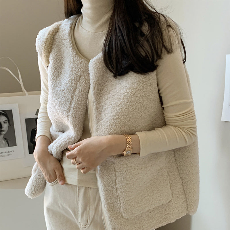 "Women's Lamb Wool Vest Jacket – Cozy & Chic Layering Essential for Fall & Winter"