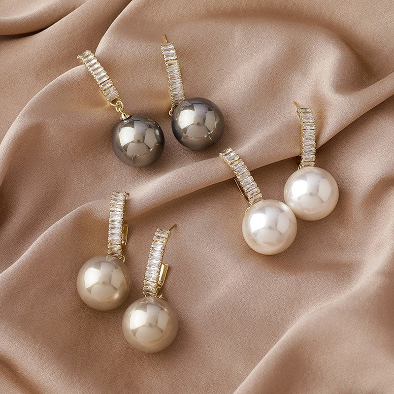 "Vintage Hong Kong Style Metal Pearl Earrings – Timeless Elegance in Classic Design"