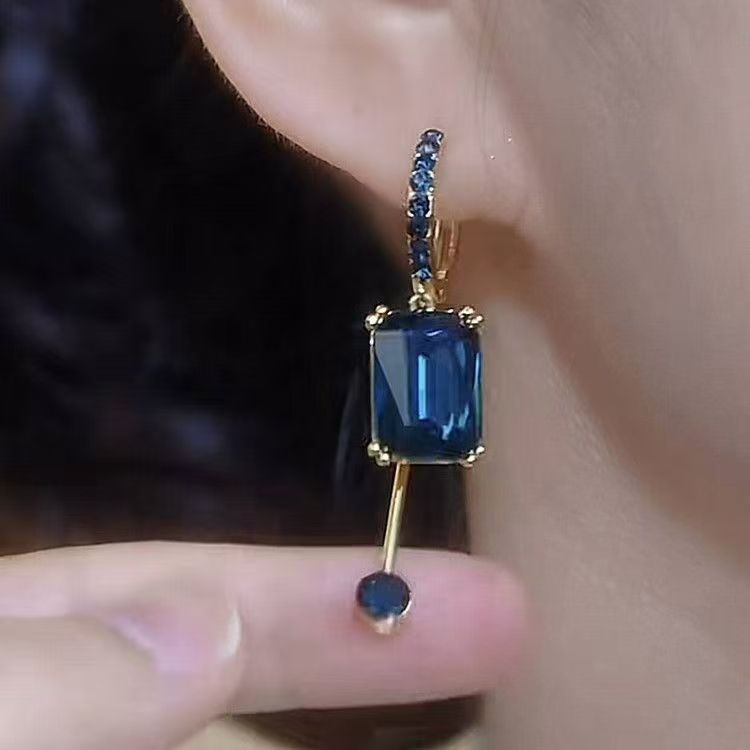 "Blue Square Crystal Earrings – Unique & Elegant Special-Interest Design"