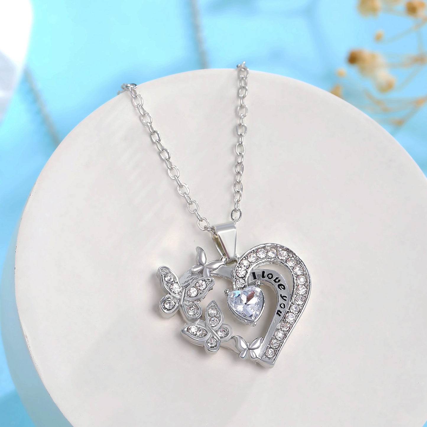 "Ins Butterfly Love Necklace With Rhinestones – Fashion Hollow Heart-shaped Pendant Clavicle Chain for Valentine's Day"