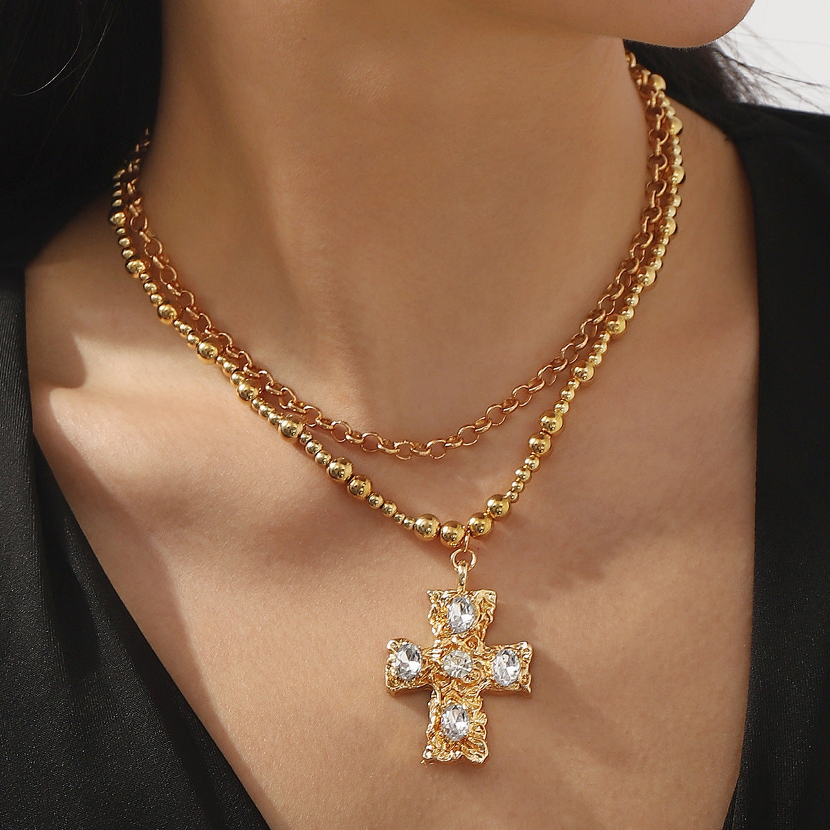 "Diamond Cross Pendant Necklace – Elegant and Sparkling Religious Jewelry for Women"