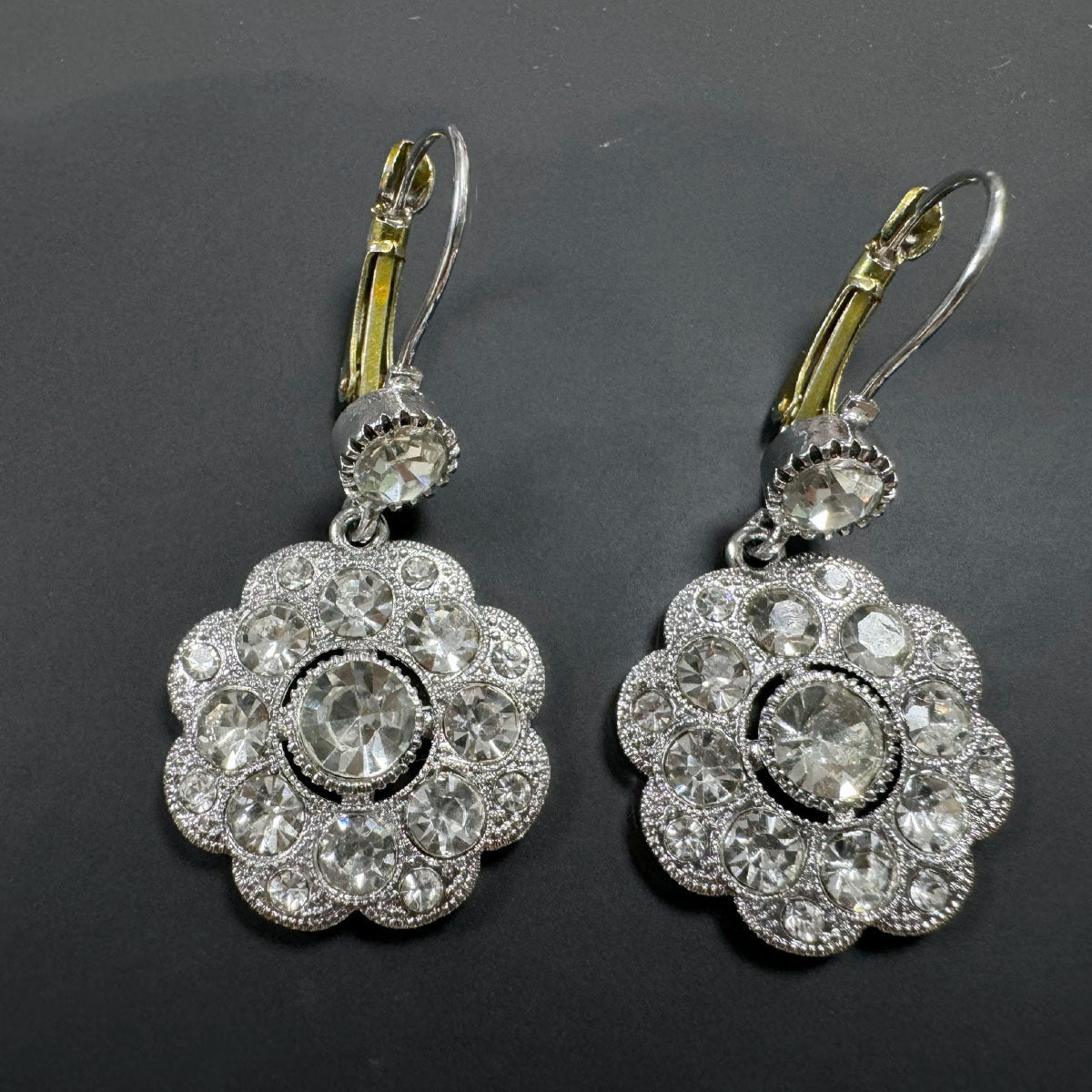 "Round High-Grade Light Luxury Temperament Earrings – Elegant Statement Jewelry for Women"