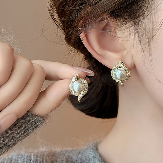 "Micro-Inlaid Simulated Snake Pearl Stud Earrings – Unique Niche Jewelry for a Bold Statement"