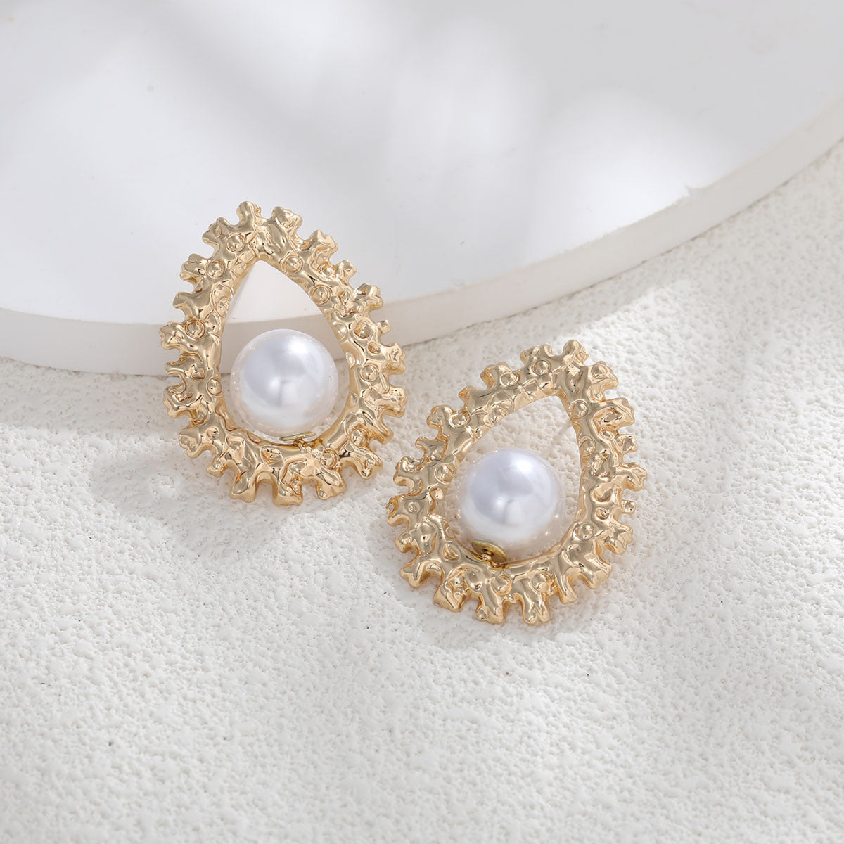 "Exaggerated Large Pearl Earrings – Bold and Unique Statement Jewelry for Women’s Fashion"