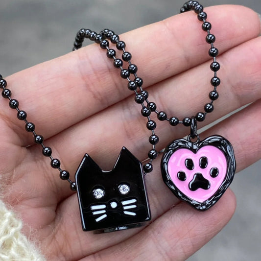 "Adorable Cartoon Cat Heart Drip Seal Necklace – Playful and Unique Jewelry for Cat Lovers"