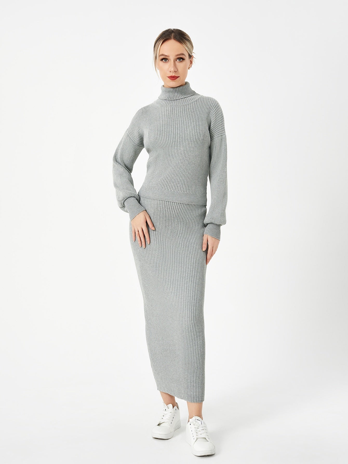 "Women's Knitted Skirt Suit – Elegant and Cozy Two-Piece Outfit for Any Occasion"