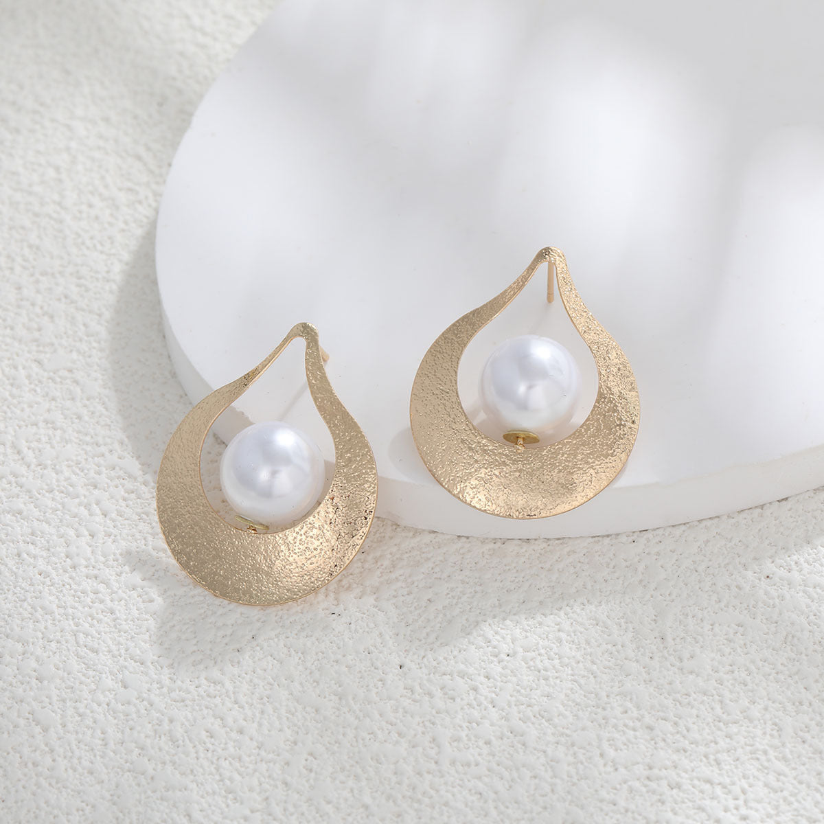 "Exaggerated Large Pearl Earrings – Bold and Unique Statement Jewelry for Women’s Fashion"