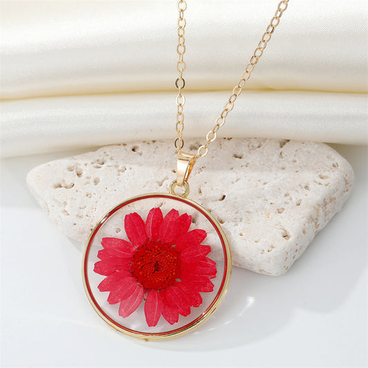 "Resin Necklace with Color Preserved Flower Pendant – Elegant Clavicle Chain for Women"