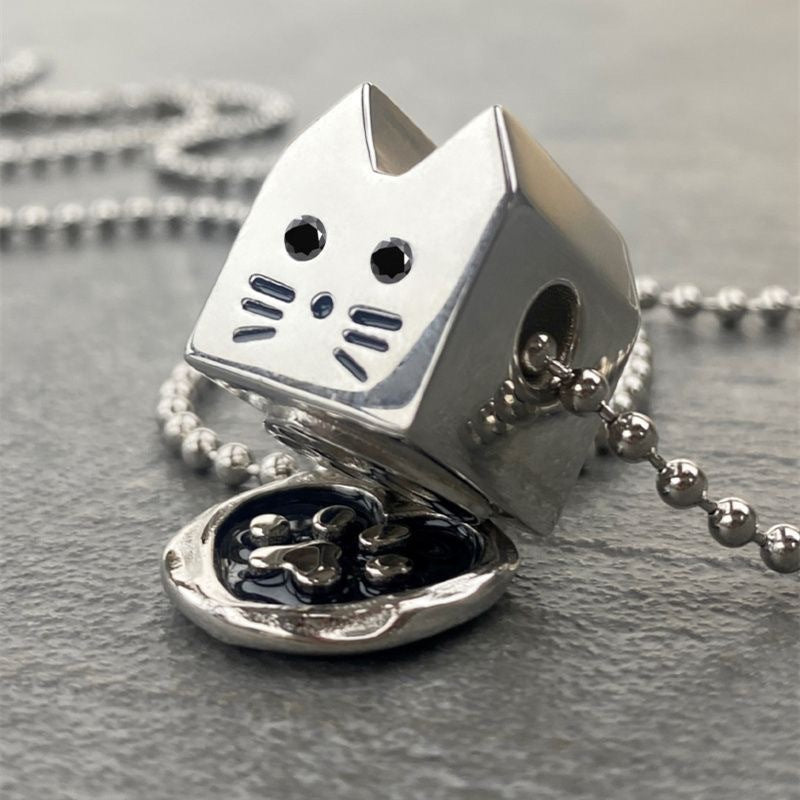 "Adorable Cartoon Cat Heart Drip Seal Necklace – Playful and Unique Jewelry for Cat Lovers"