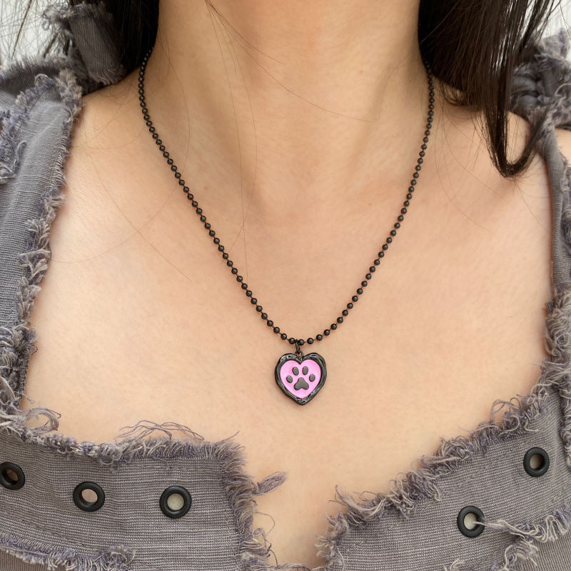 "Adorable Cartoon Cat Heart Drip Seal Necklace – Playful and Unique Jewelry for Cat Lovers"