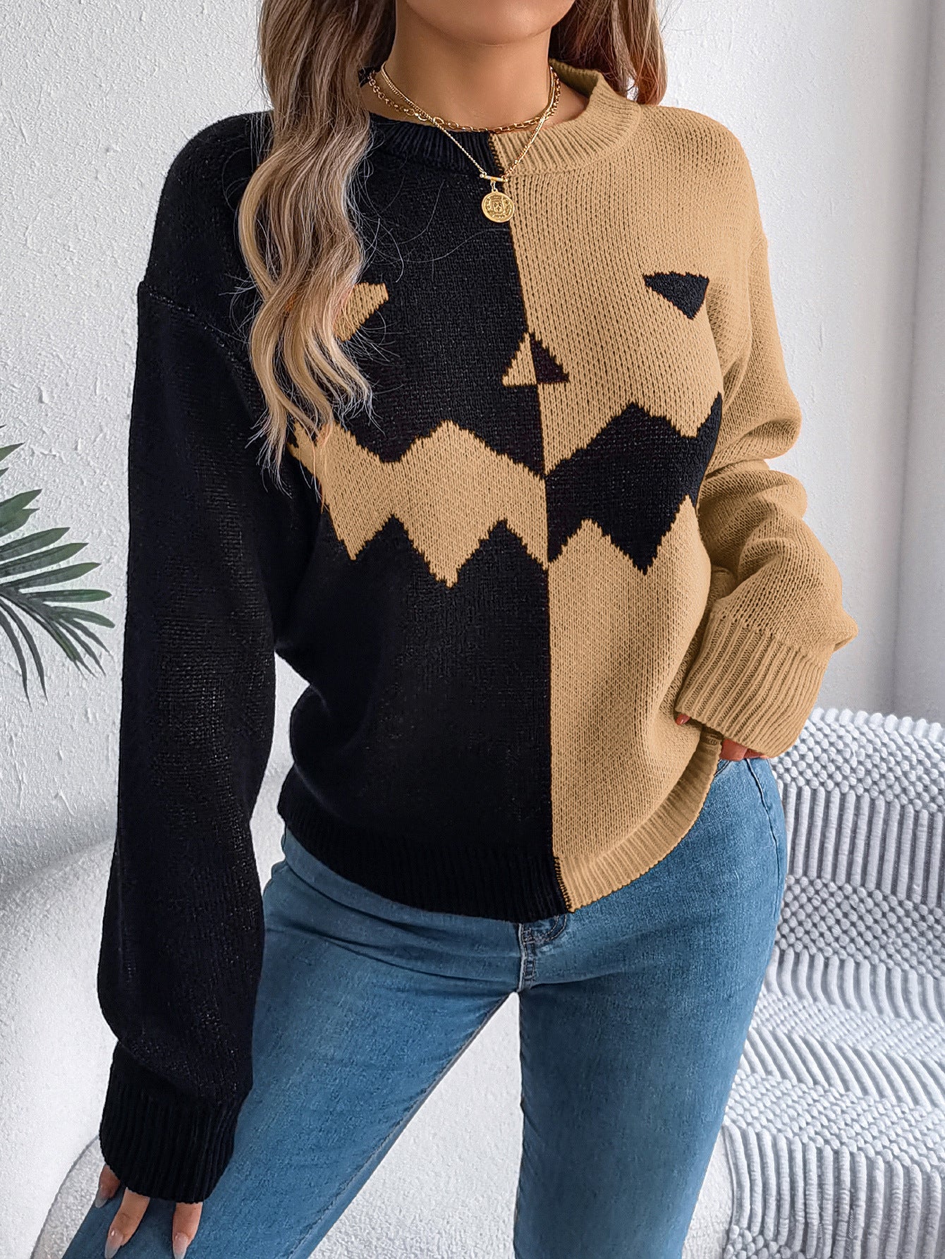 "Stylish and Cozy Halloween-Themed Contrast-Color Pullover Sweater – Long Sleeve Fashion Knitwear for Women’s Fall Collection"