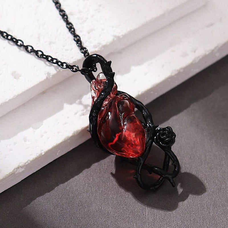 "Heart Couple Necklace – Exaggerated Design Clavicle Chain for Romantic Expressions"